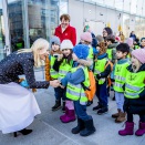 16. januar: 850 barn fra skoler i Oslo sentrum flytter 6000 bøker fra det gamle Hovedbiblioteket på Hammersborg til nye Deichman Bjørvika. Der ble de tatt i mot av  Kronprinsesse Mette-Marit. Foto: Stian Lysberg Solum, NTB scanpix